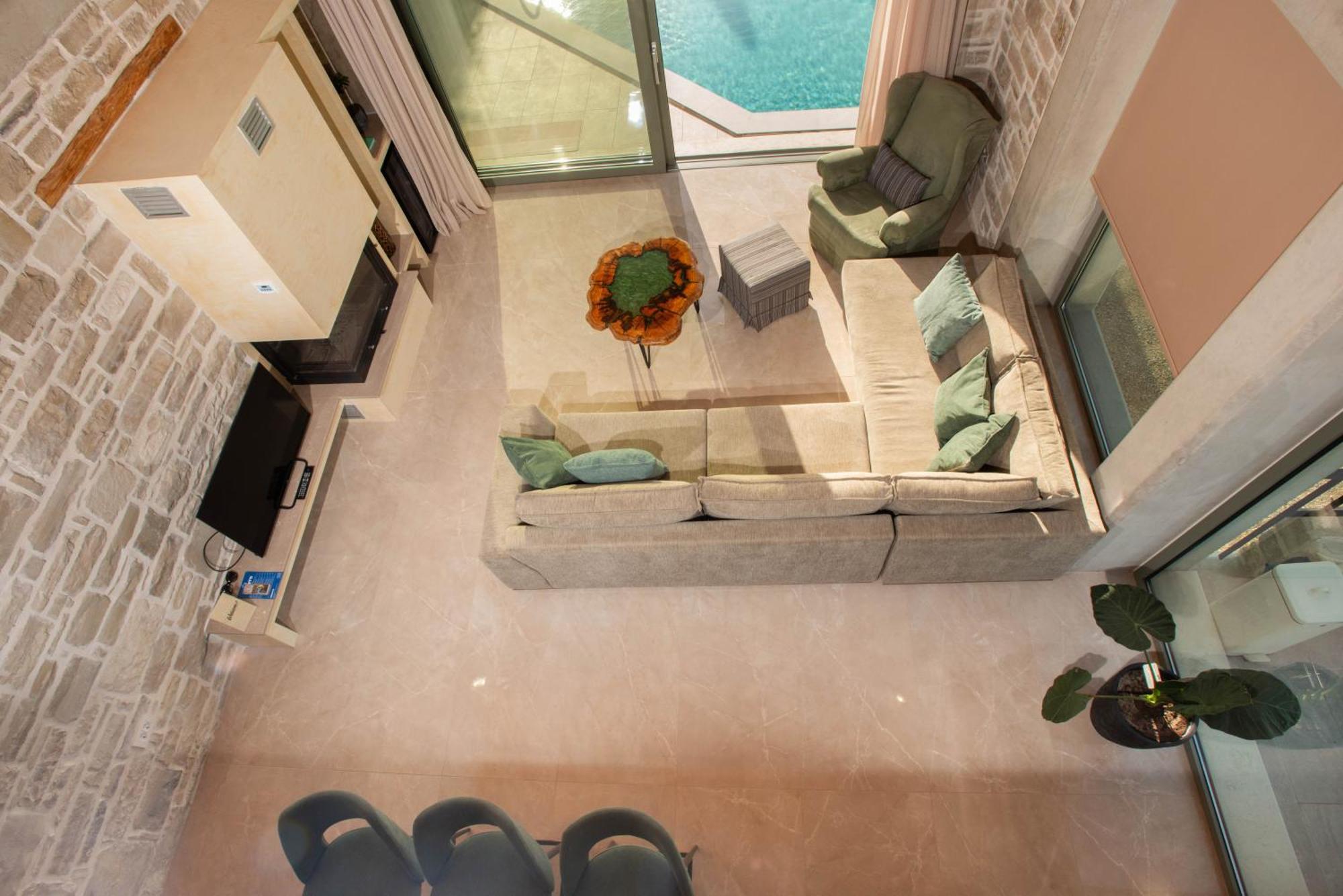 Celine Villa Kamilari